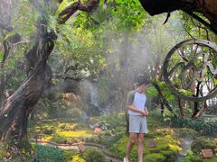 -Chom Cafe and Restaurant