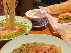 -八月美食小馆(银泰城总店)