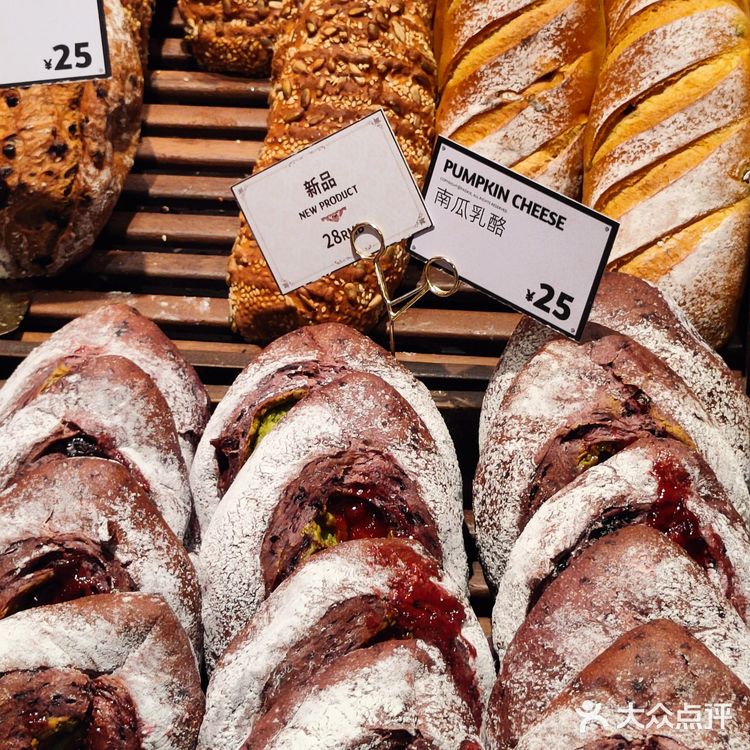 新街口面包店竞争越来越激烈!法大吉真的好吃
