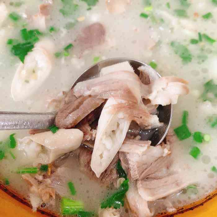 长山鸿源羊肉馆(荣县店)-"这家店生意太好了,等了快半个小时菜才上来.