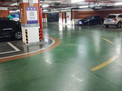 -中庚漫游城停车场
