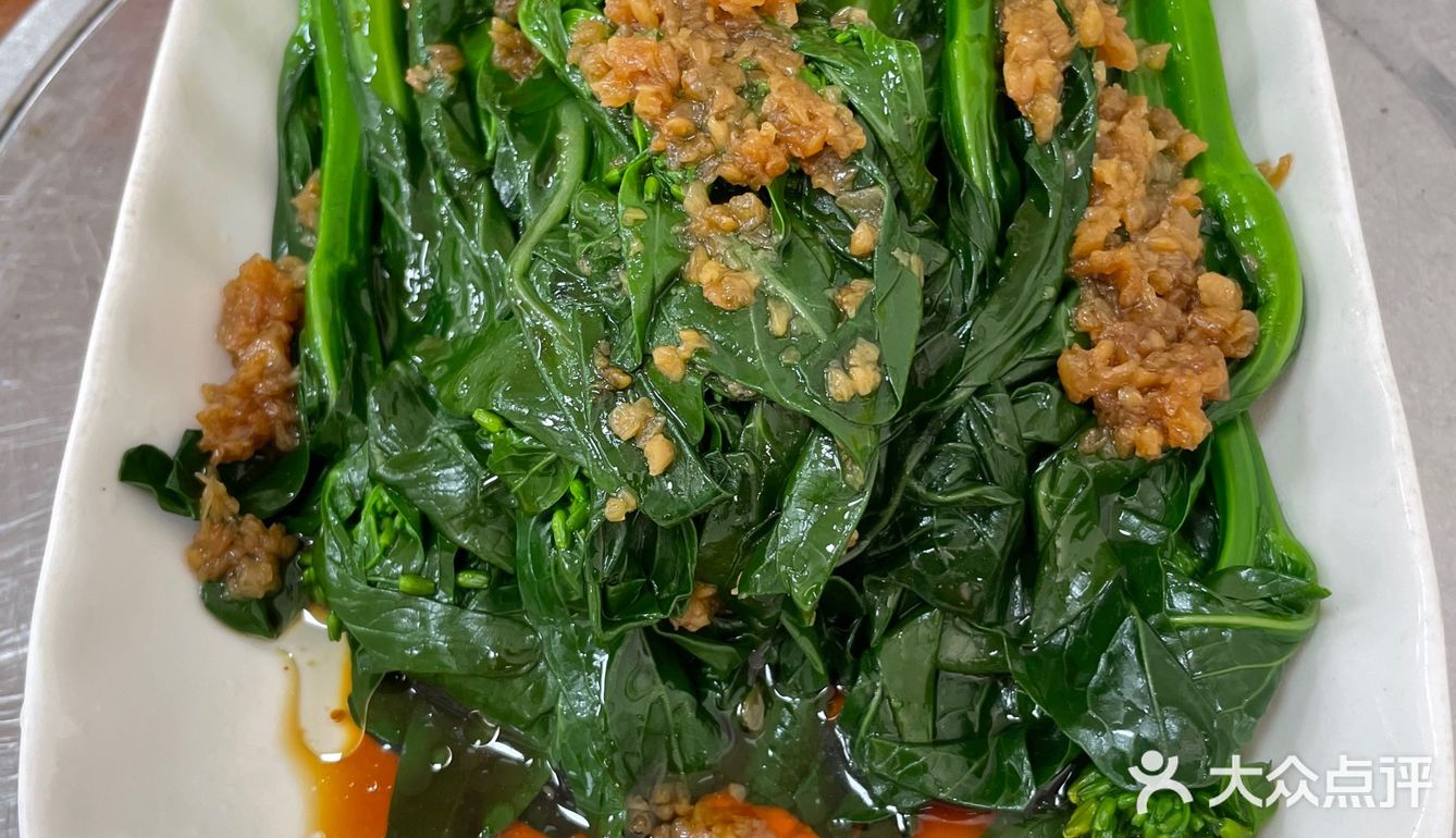 我们点了团购双人套餐店内的招牌菜,烧鸡外皮金黄酥脆