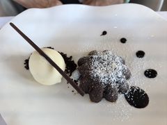 巧克力蛋糕配香草冰淇淋-Jean Georges