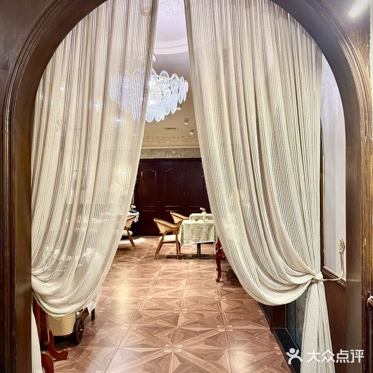 华侨城我家门口的！惊艳南法复古花园餐厅～