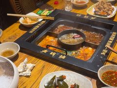 -老牌坊云南鱼豆花火锅(爱建店)