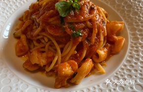 Golden Herb Sichuan Pepper Tomato Seafood Spaghetti