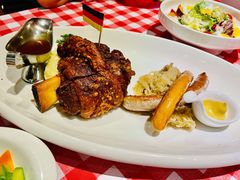 德式烤猪肘-1886德国汽车餐厅(外滩十六铺码头店)