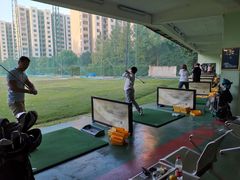 -仙霞高尔夫练习场-停车场