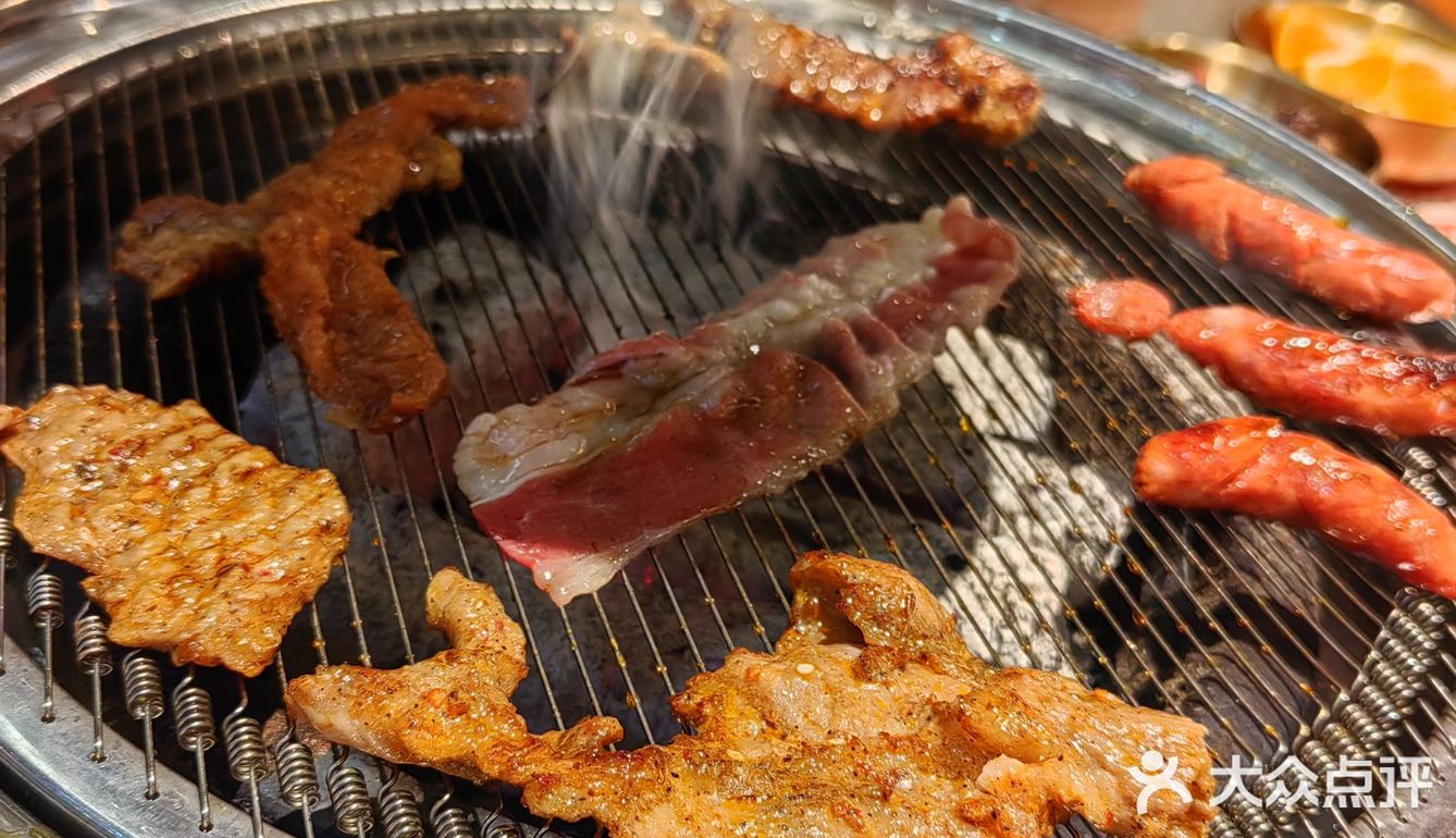 周末就是要和别的人一起吃肉肉呀