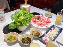 -泓炙颐凤鲜海鲜火锅料理(桐乡店)