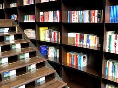 -钟书阁(松江泰晤士小镇店)