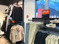 -百年港湾奥特莱斯(香炉礁店)