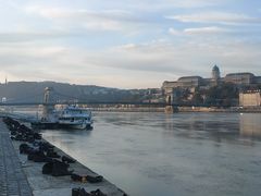 -多瑙河畔鞋履雕塑