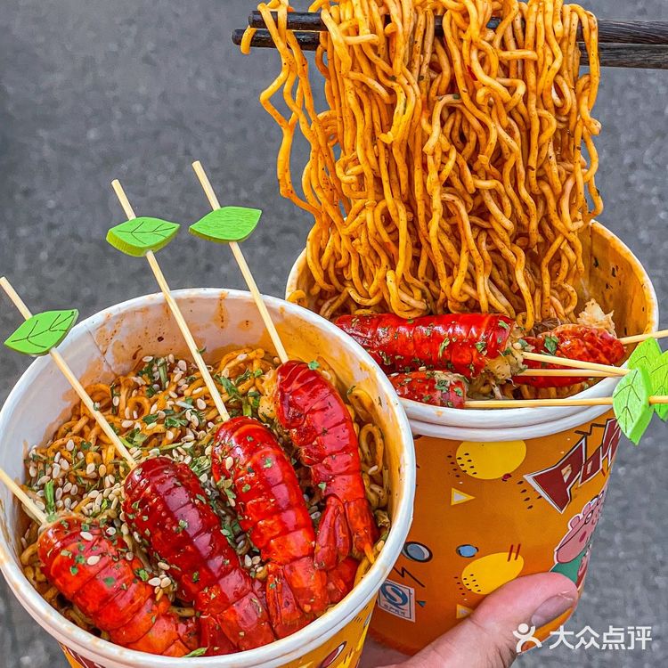 城市露营🏕️街头扒虾吃烧烤的感觉太哇塞🥰