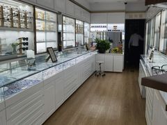 -翰佐蔡司小乐圆·依视路星趣控·暴龙眼镜折扣店