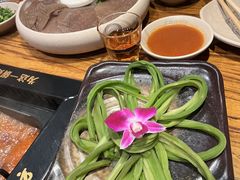 -老牌坊云南鱼豆花火锅(爱建店)