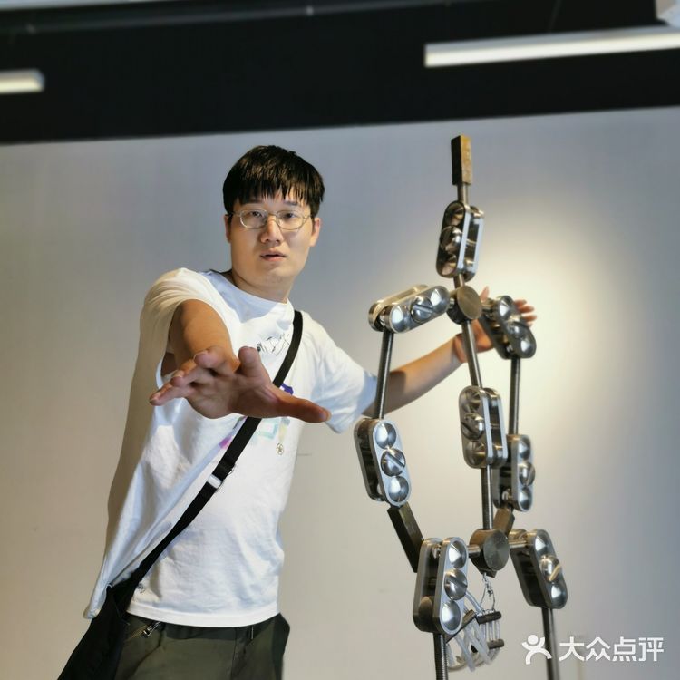 “逐梦”——创造出梦境与现实间的交错感
