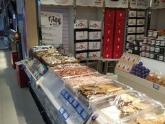 面包甜点陈列柜-水一方现烤鱿鱼丝大连特产(高新苏宁百货店)