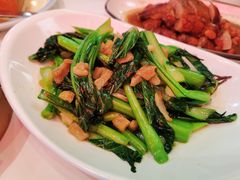 猪油渣炒菜心-兴粤匯香港茶餐厅(宝山日月光店)
