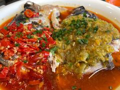 双色鱼头-川流不息·地道川菜·小龙虾(松东路店)