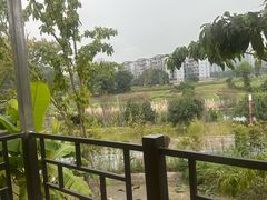 -茅草房·河畔园林火锅