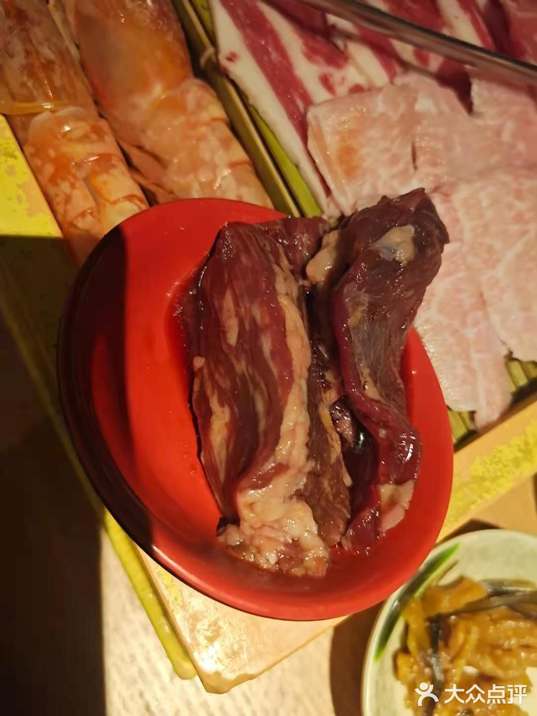 中午逛泉屋，随便进了一家店来吃东西。这家的牛肉很嫩