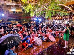 -瑞虹新天地月亮湾