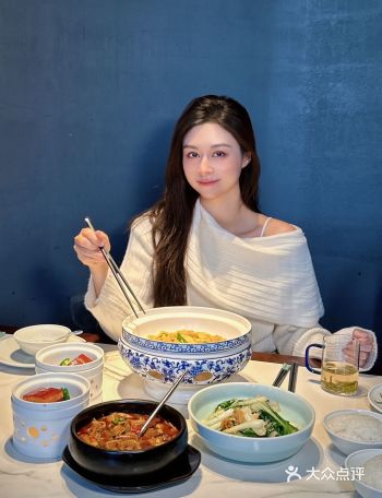 天河CBD坐拥珠江新城景观的精致湘菜馆