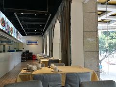 靠窗位-巴扎美食·新疆菜·西域歌舞表演餐厅(新疆大厦店)