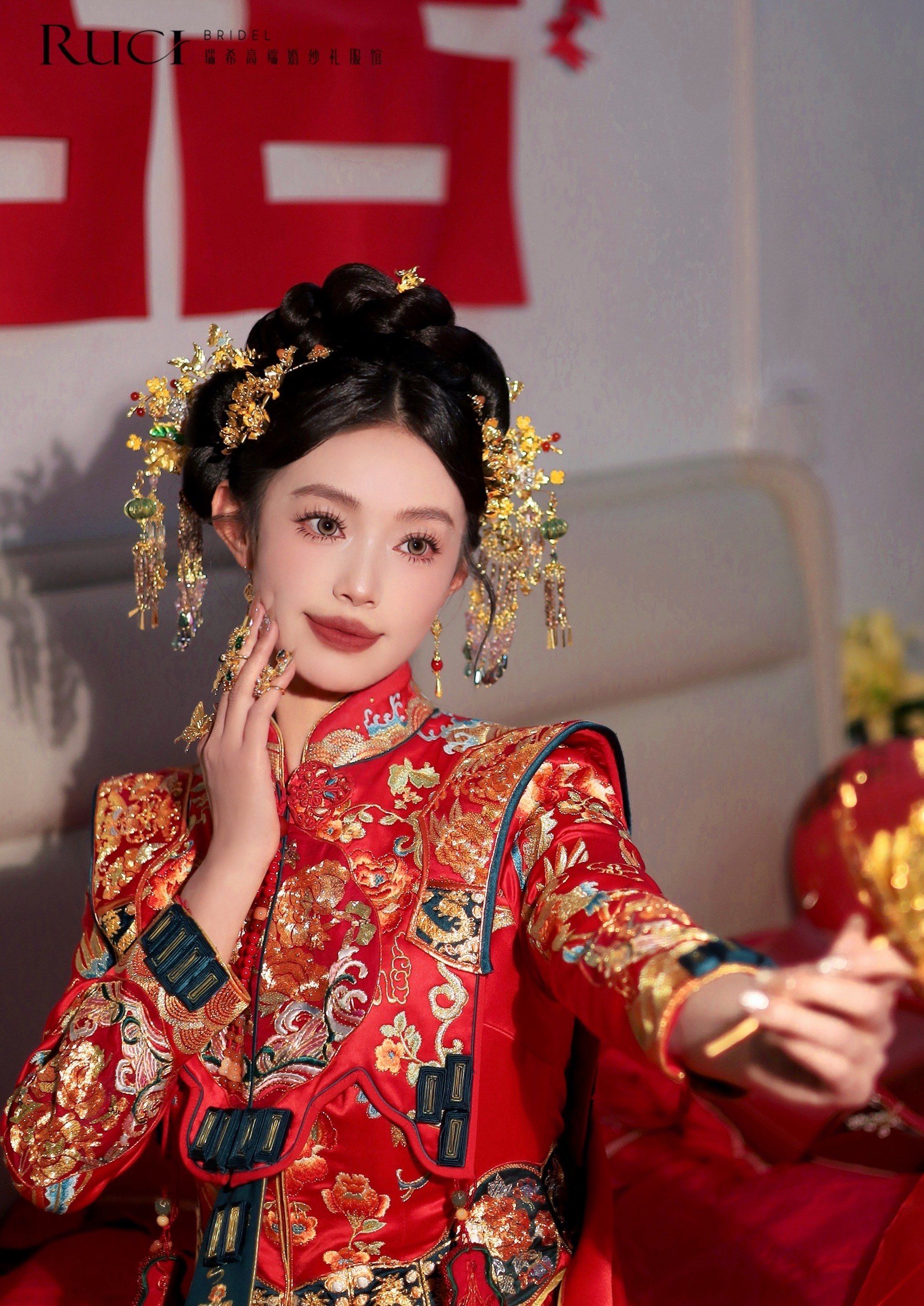 齐刘海 大眼睛的新娘跟妆随拍