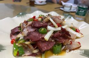 Stir-fried腊肉 with Green Garlic