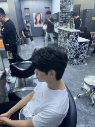 -米可造型烫发染发