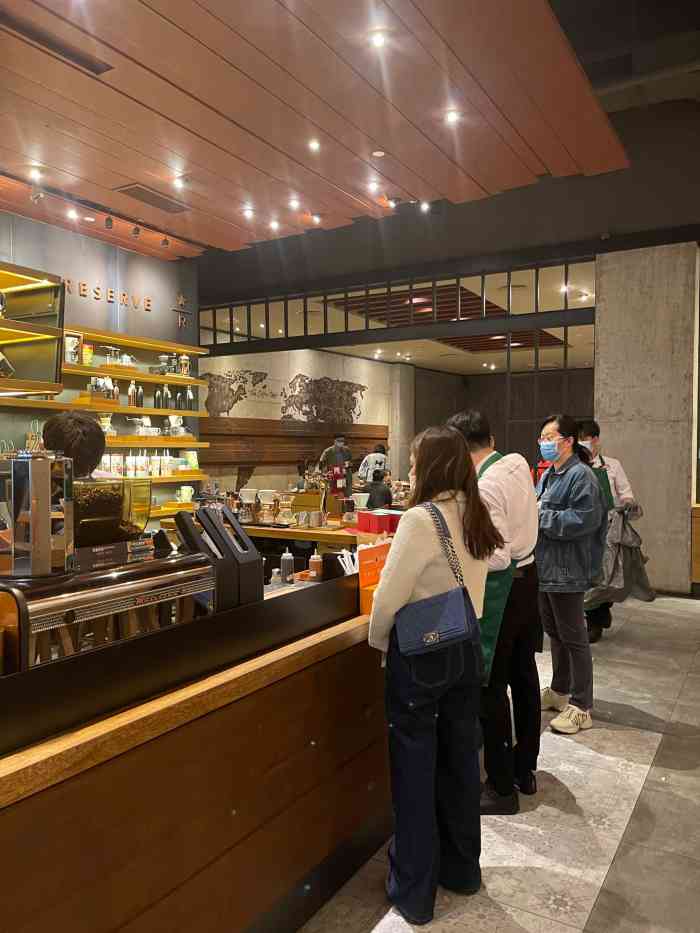 星巴克臻选(罗湖万象城店)-"记得以前和朋友来小坐过.