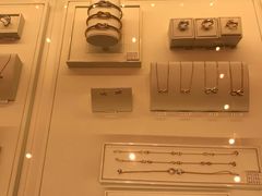 -Tiffany & Co.蒂芙尼
(广州太古汇店)