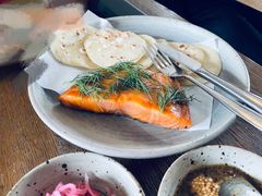 烟熏三文鱼配烤饺子皮和芥末籽酱-BOR Eatery(安福路店)
