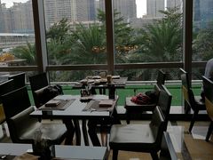 -大中华希尔顿酒店-念自助餐·嗨啤·小龙虾