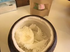 -志龙皇冠吃货椰子铺