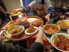 -爆炸头阿姨小四川正宗川味小吃(无任何分店)