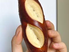 红豆碱水面包-WHEN PIGS FLY当猪飞
