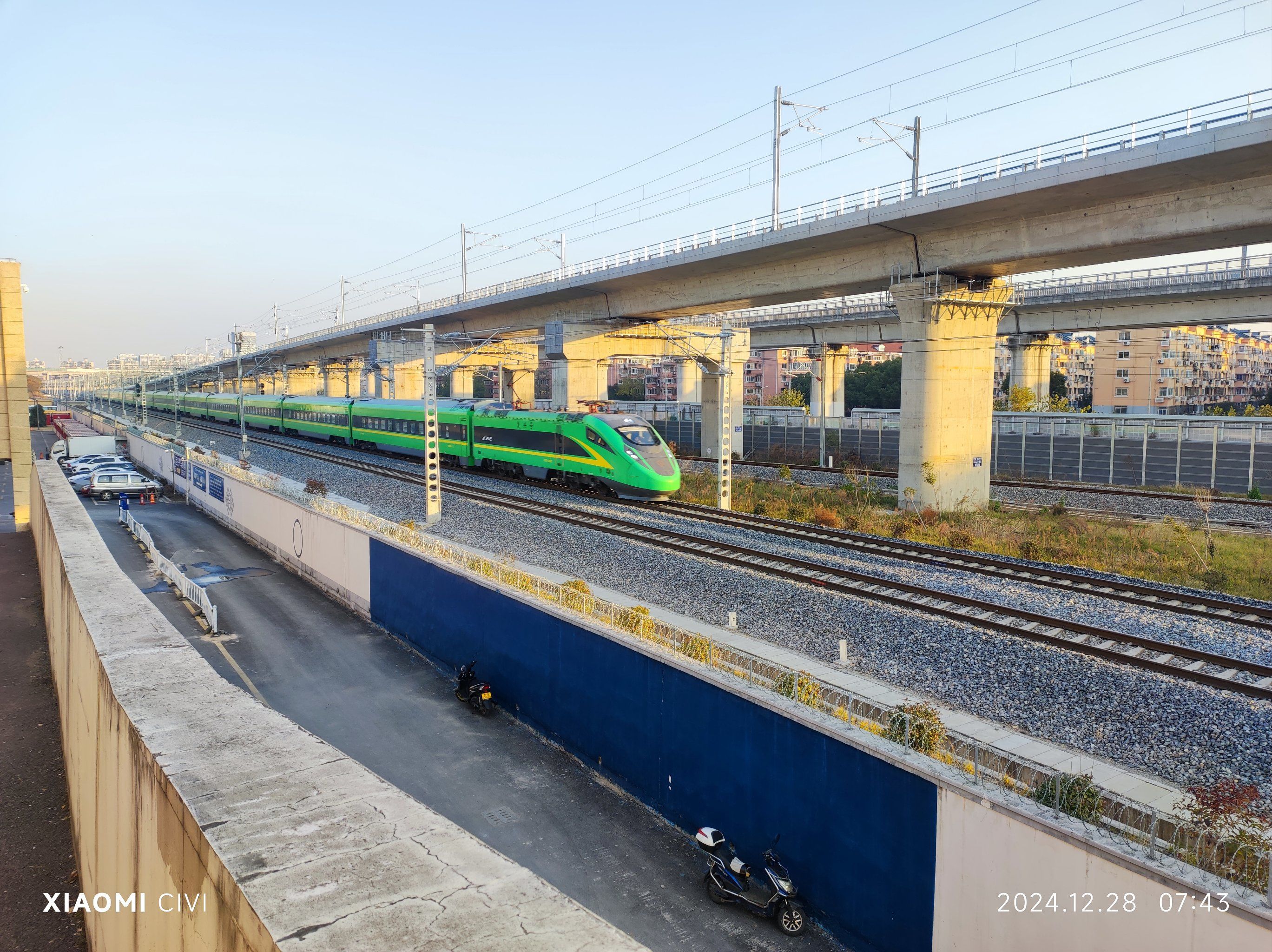 绿色复兴号cr200j,春申站方向.