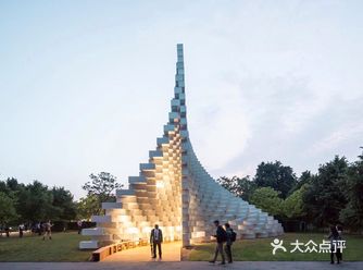 从白教堂到伊灵，体现出建筑的多元文化特性。