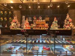 面包甜点陈列柜-富力希尔顿酒店·地阔自助餐厅