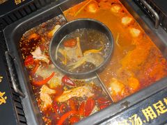 -老牌坊云南鱼豆花火锅(哈西万达店)