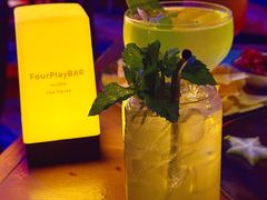 -FOUR PLAY BAR