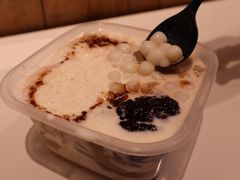 白雪黑糯米凉粉-甜心闲生传统手工冰粉(太古里店)