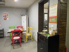 -渝嘴小老弟老火锅(华新村店)