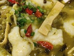 -渝是乎酸菜鱼(龙旗购物中心店)