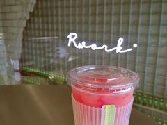 草莓波波（冻）-RWORK·COFFEE(滨江店)