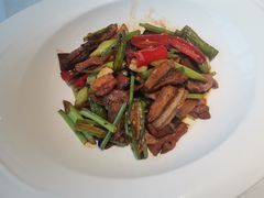 牛肝菌小炒肉-馋遇江南·精致湖景雅宴(东方之门店)