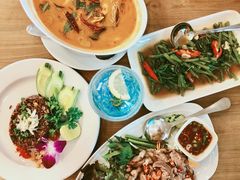 -Chom Cafe and Restaurant